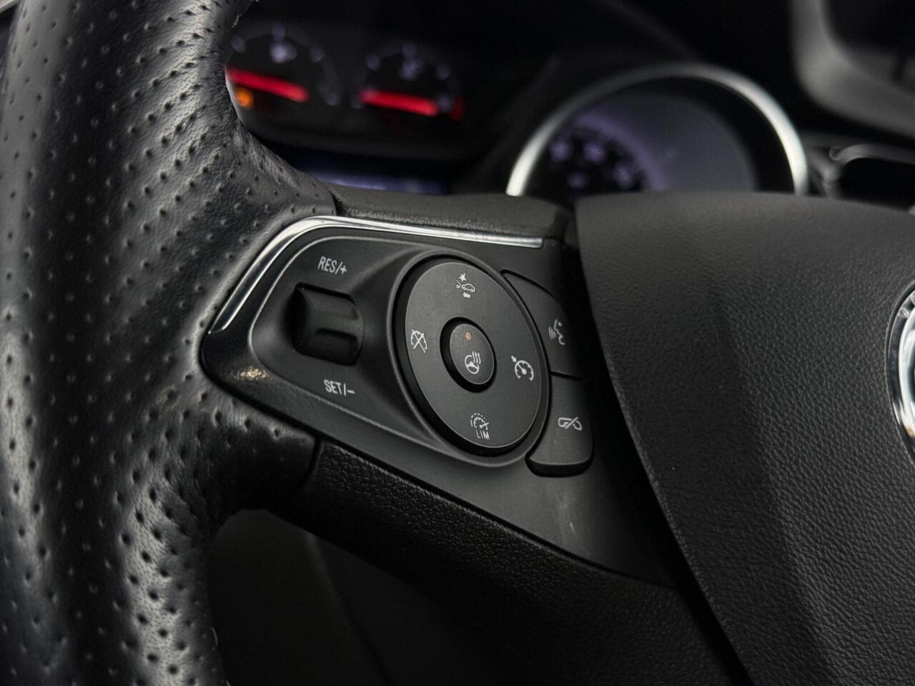 Vauxhall Insignia thumbnail Misc Controls