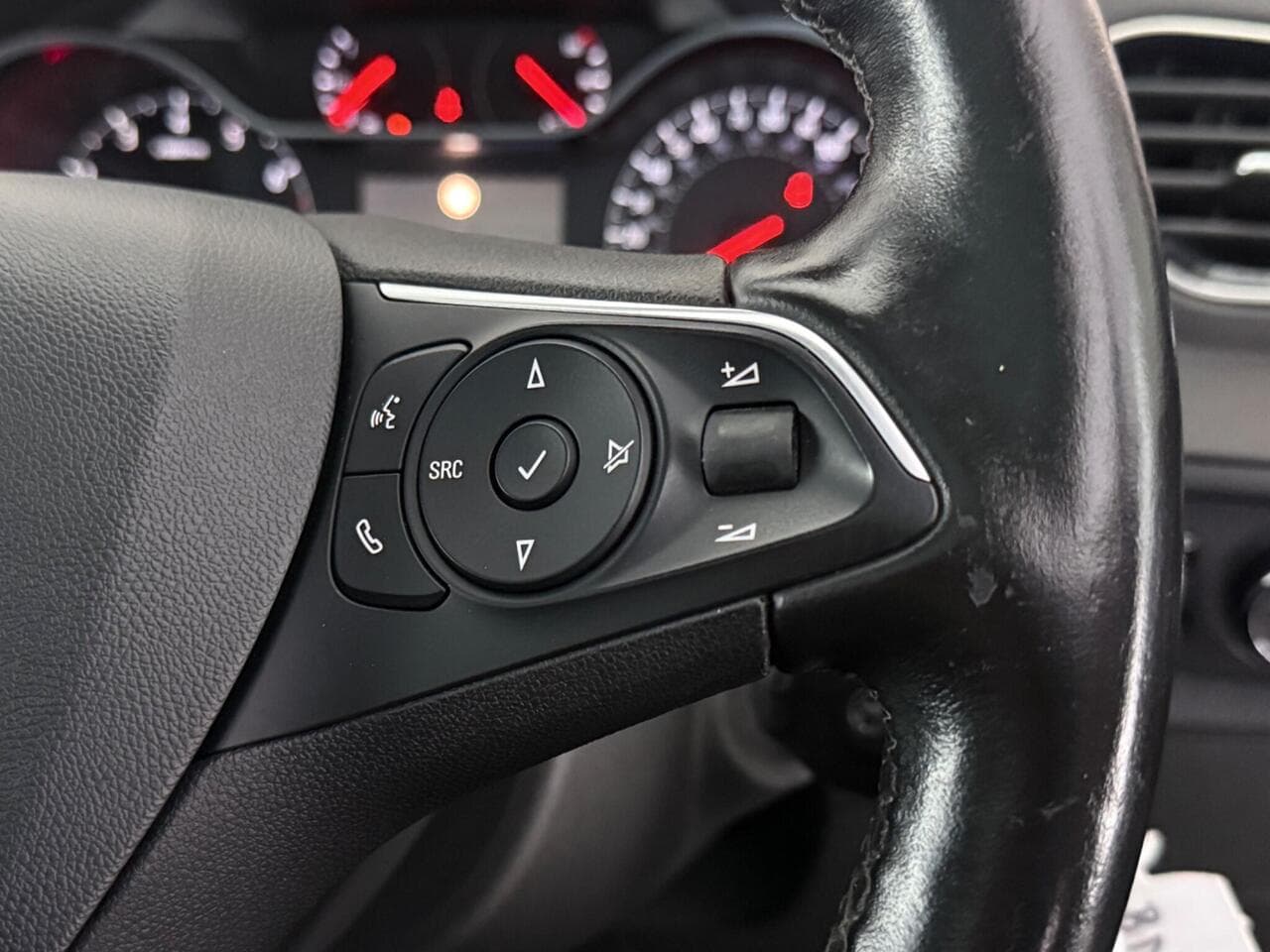 Vauxhall Grandland X thumbnail Misc Controls
