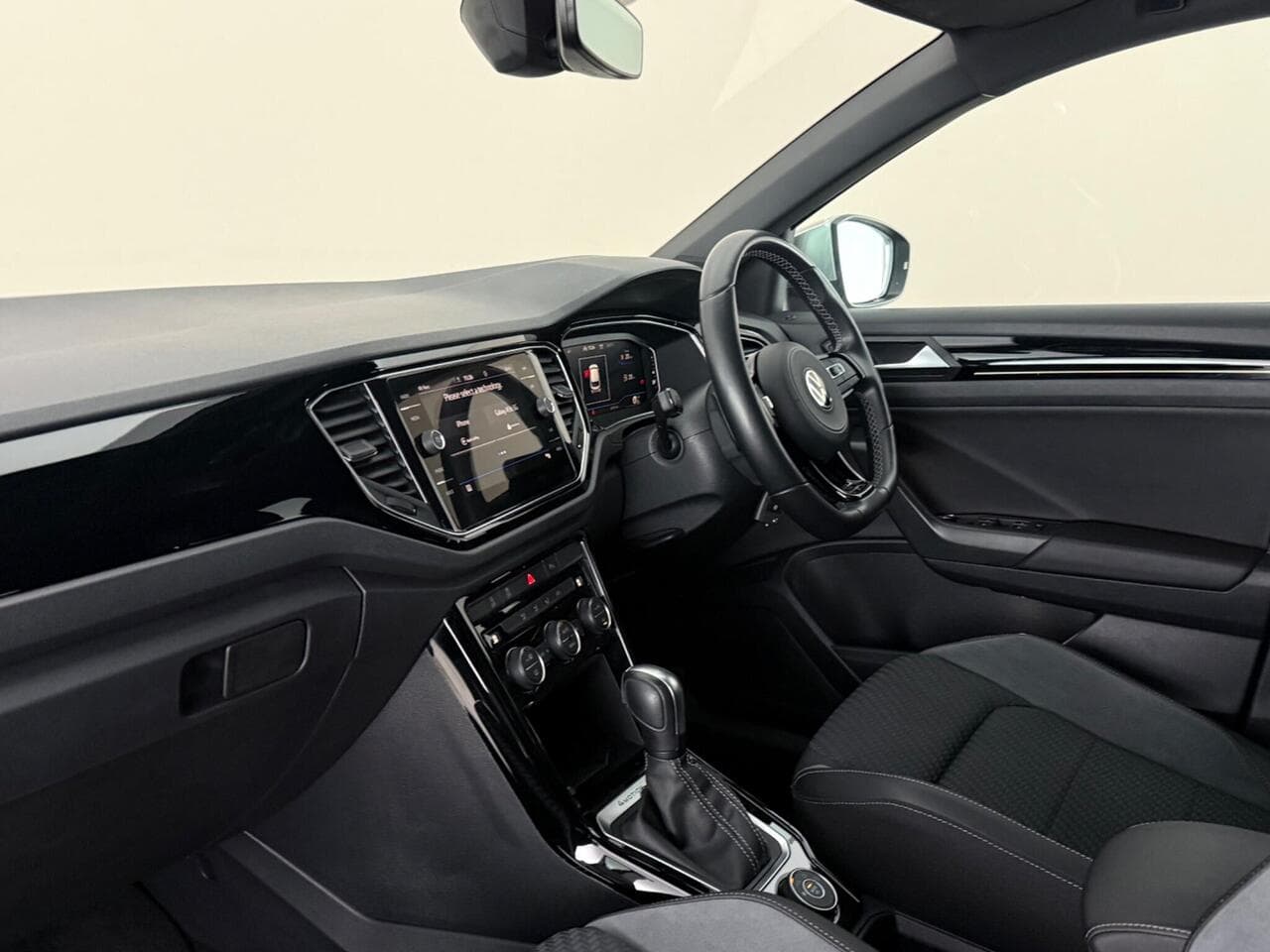 Volkswagen T-Roc thumbnail Interior Front