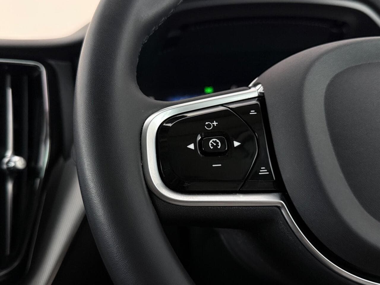 Volvo XC60 thumbnail Misc Controls