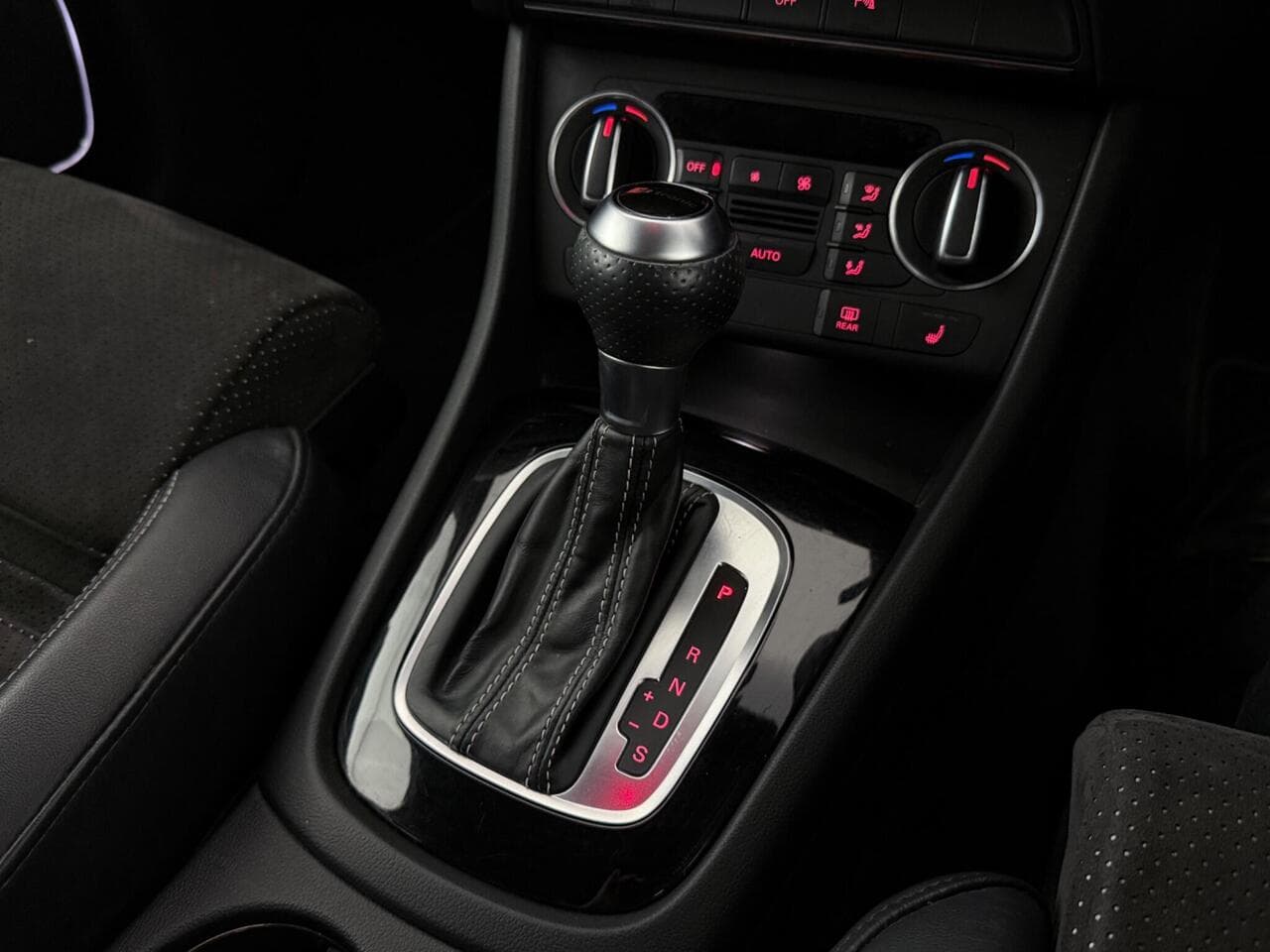 Audi Q3 thumbnail Interior Front