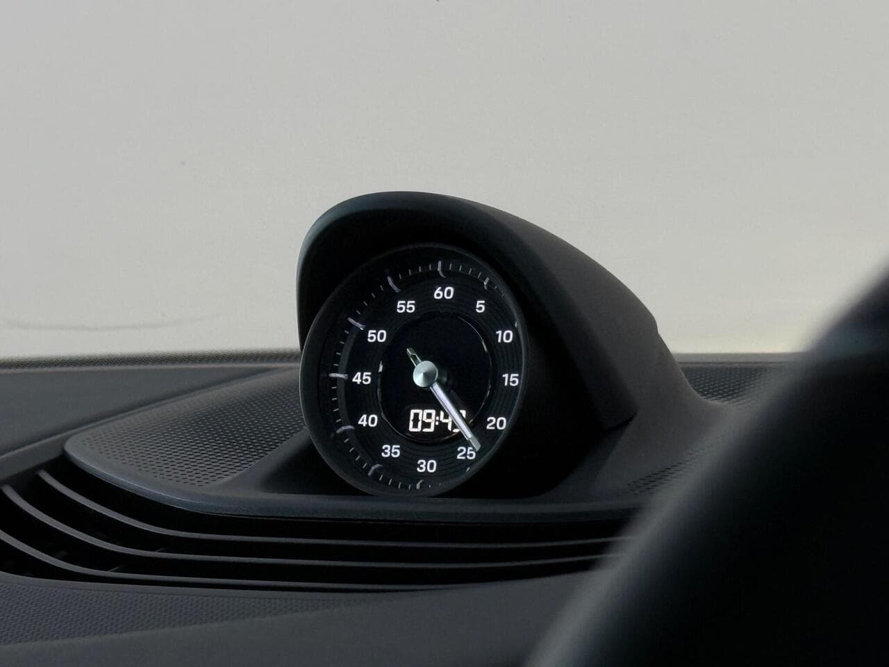 Porsche Taycan thumbnail Driver Instruments