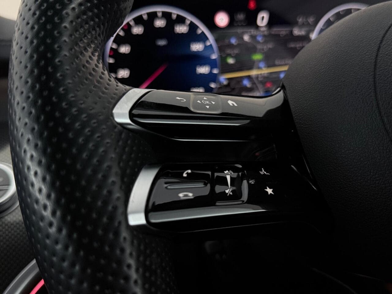 Mercedes-Benz C Class thumbnail Misc Controls