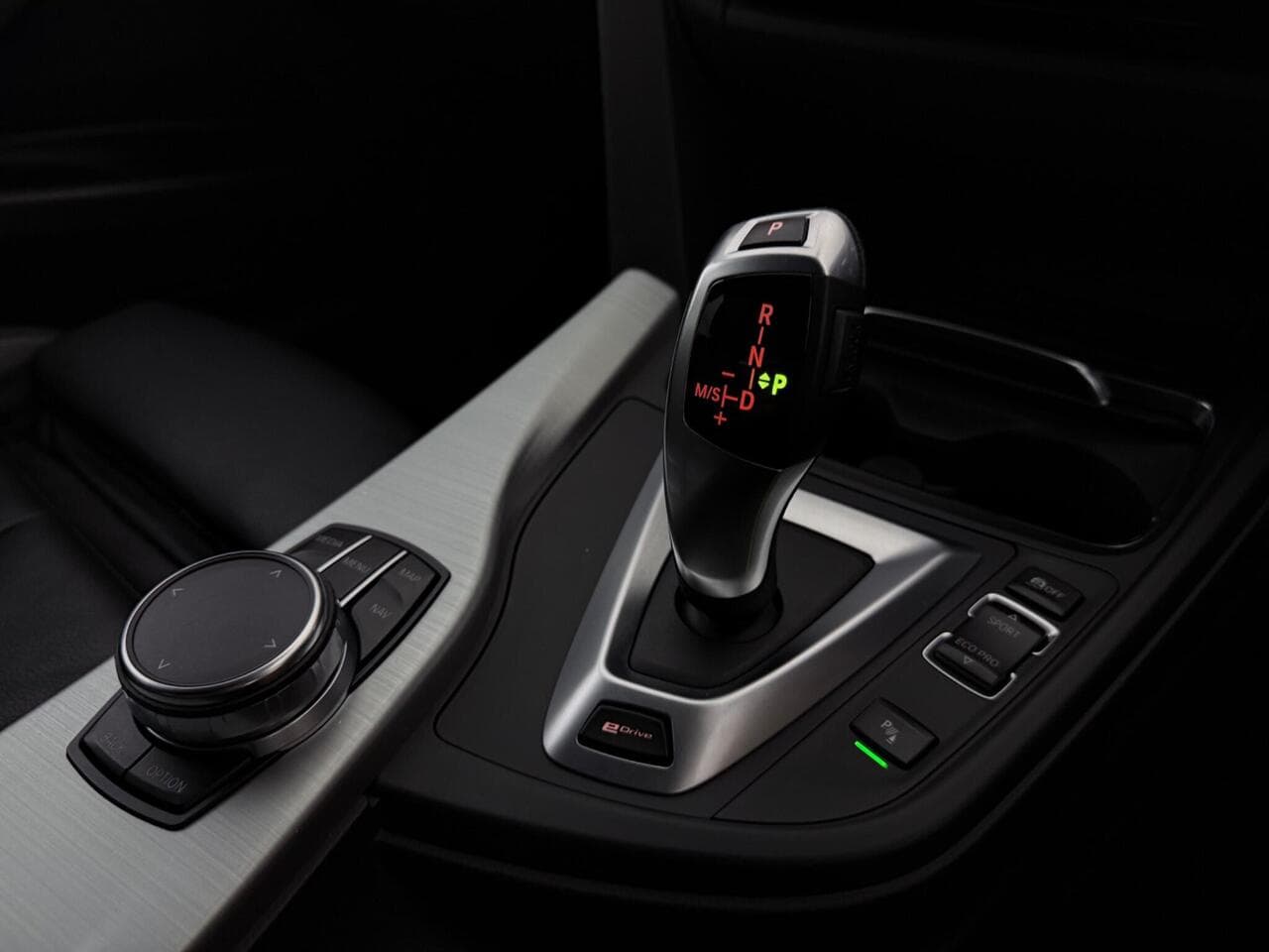 BMW 3 Series thumbnail Interior Front