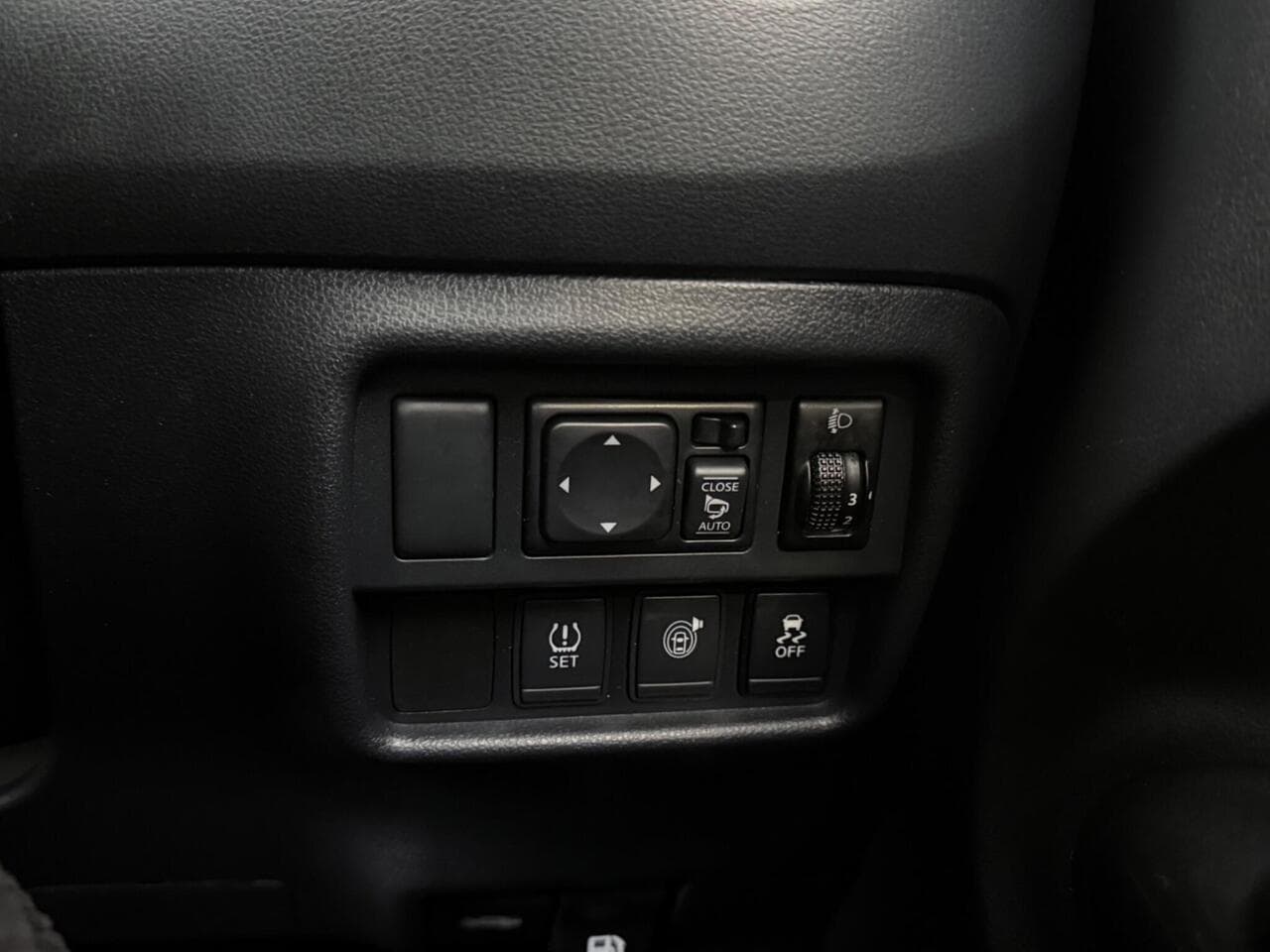 Nissan Juke thumbnail Misc Controls