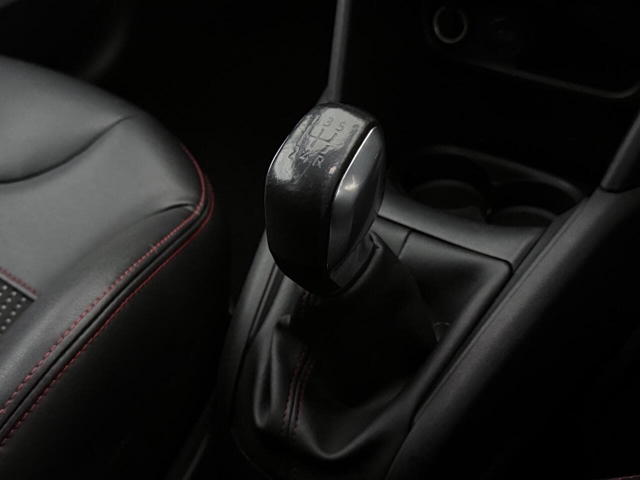 Peugeot 208 thumbnail Interior Front