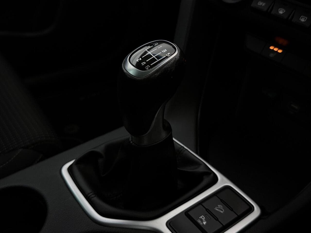 Kia Sportage thumbnail Interior Front