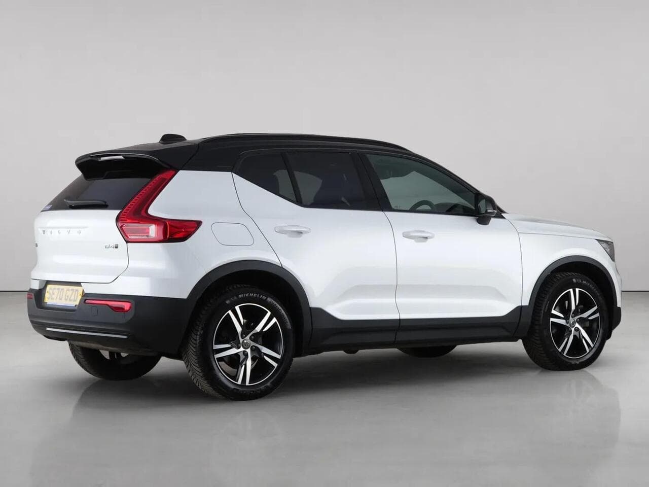 Volvo XC40 thumbnail Rear Right