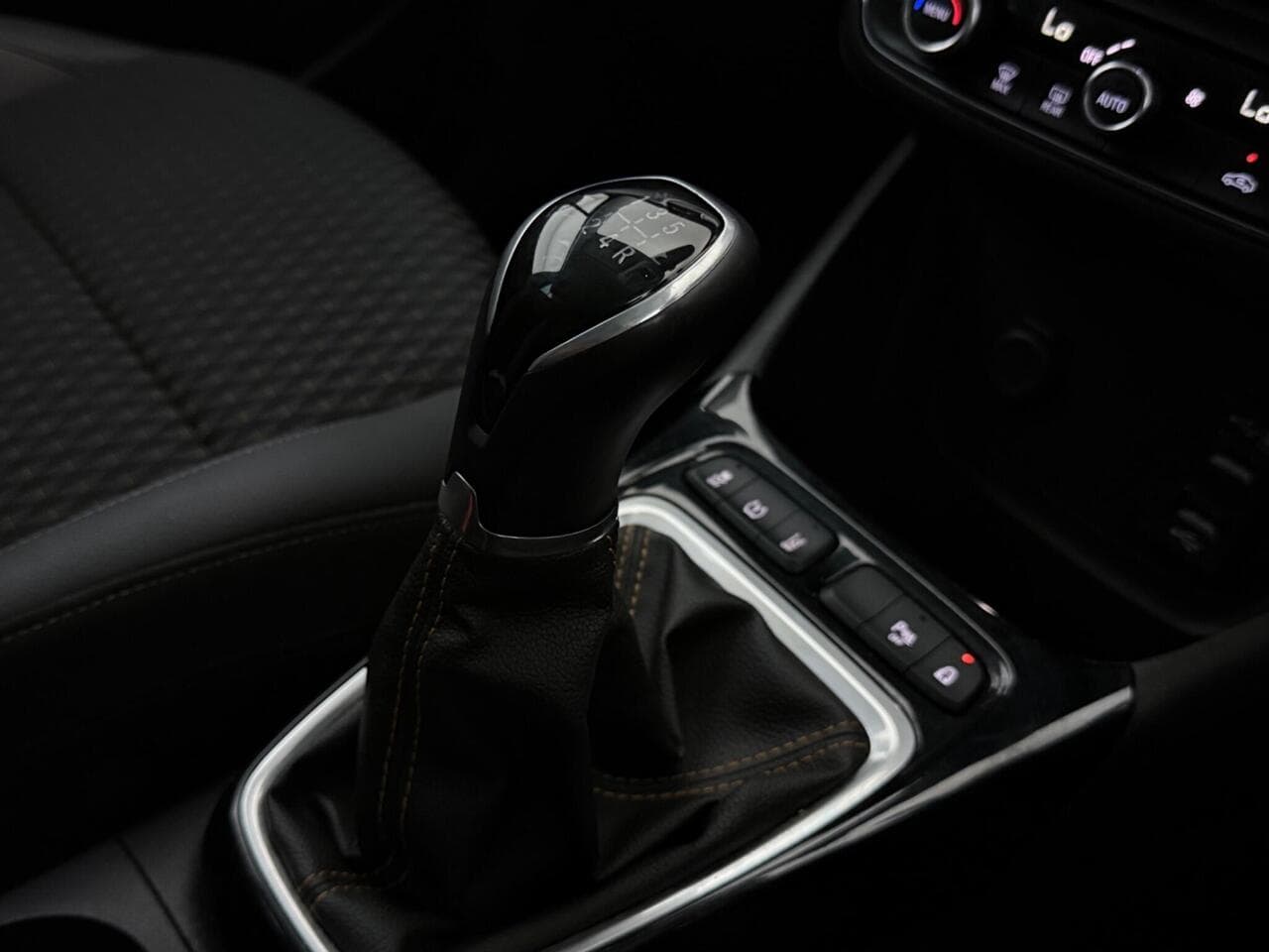 Vauxhall Crossland X thumbnail Interior Front