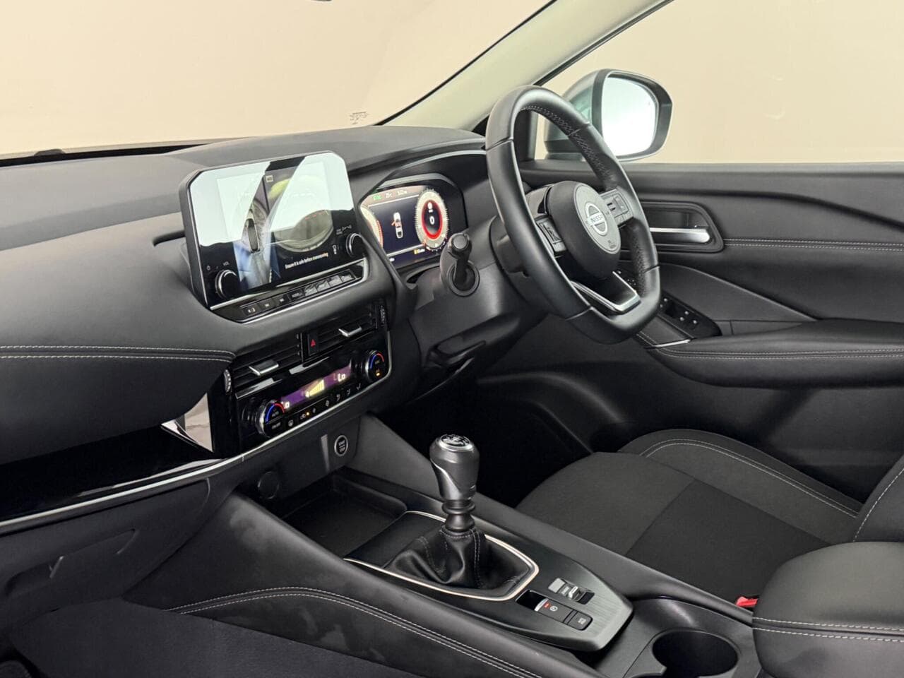 Nissan Qashqai thumbnail Interior Front