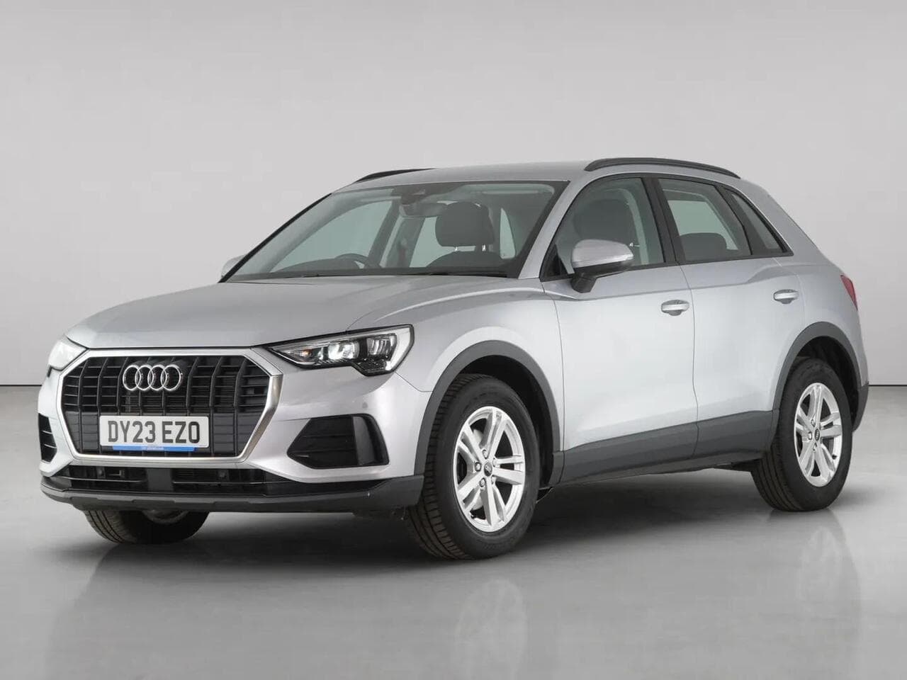Audi Q3 thumbnail Front Left