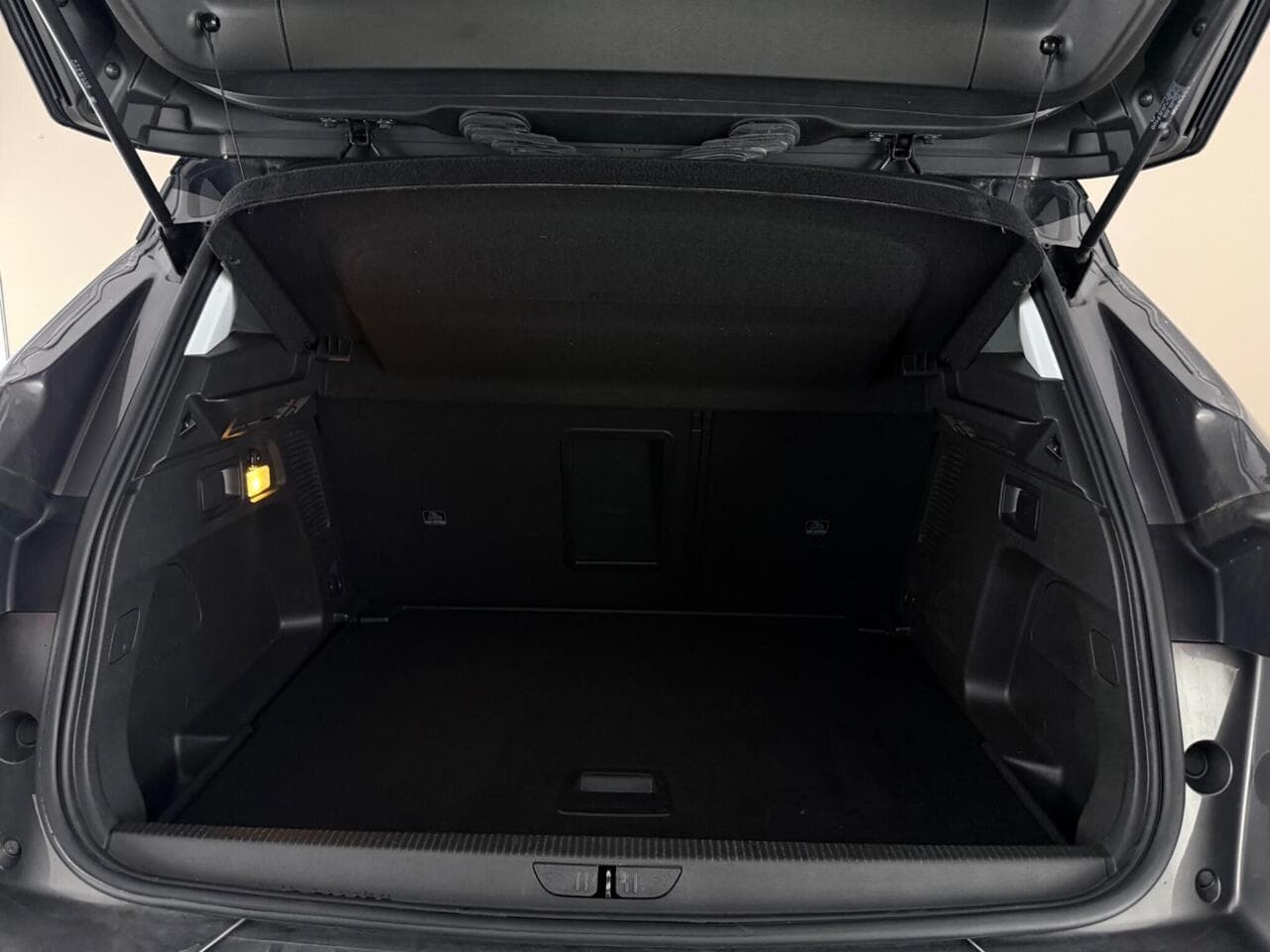 Vauxhall Grandland X thumbnail Boot