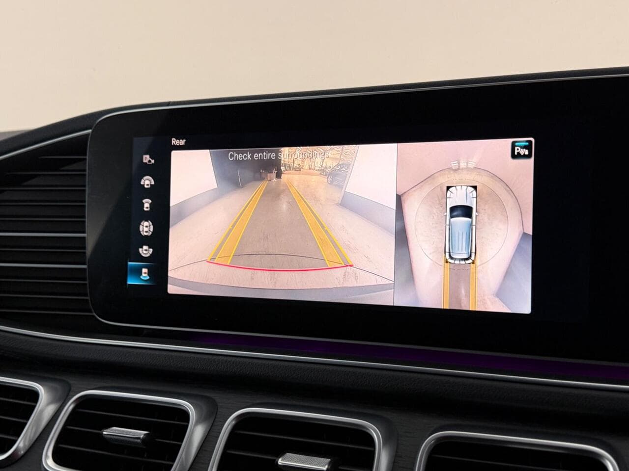 Mercedes-Benz GLE thumbnail Infotainment System