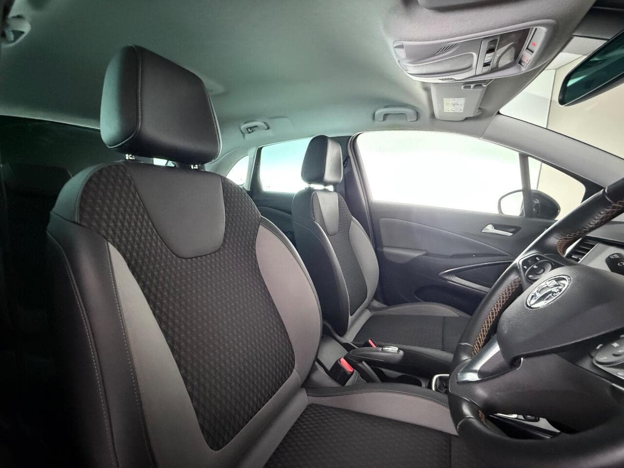 Vauxhall Crossland X thumbnail Seat Driver