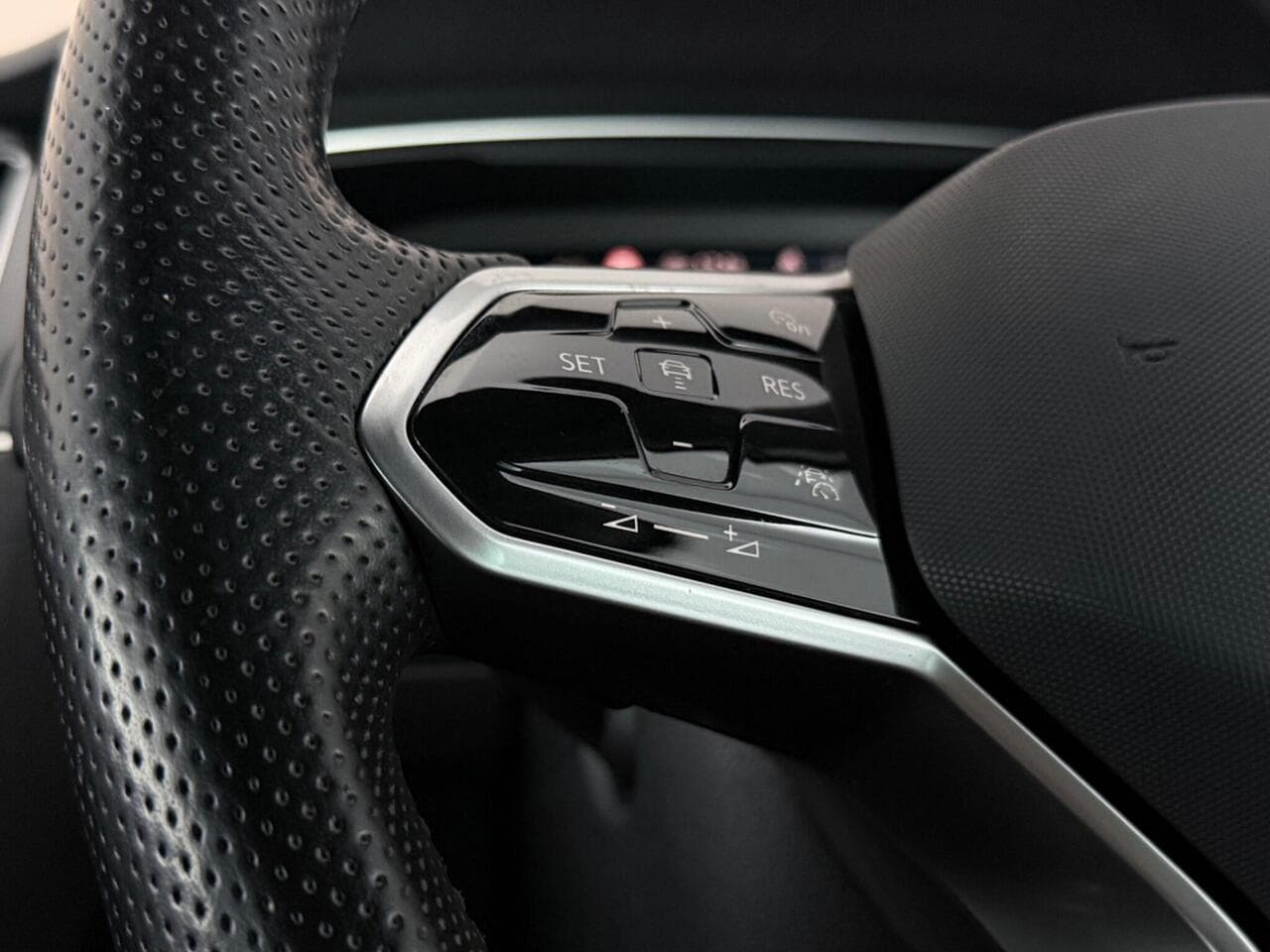 Volkswagen Tiguan thumbnail Inconclusive