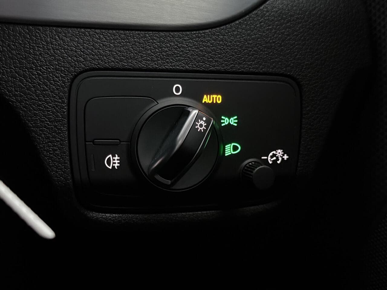 Audi Q2 thumbnail Misc Controls