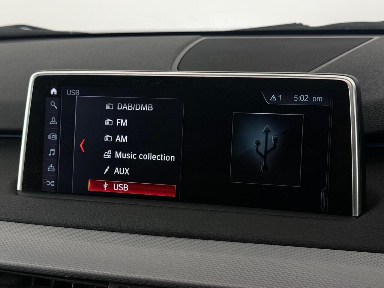 BMW X5 thumbnail Infotainment System
