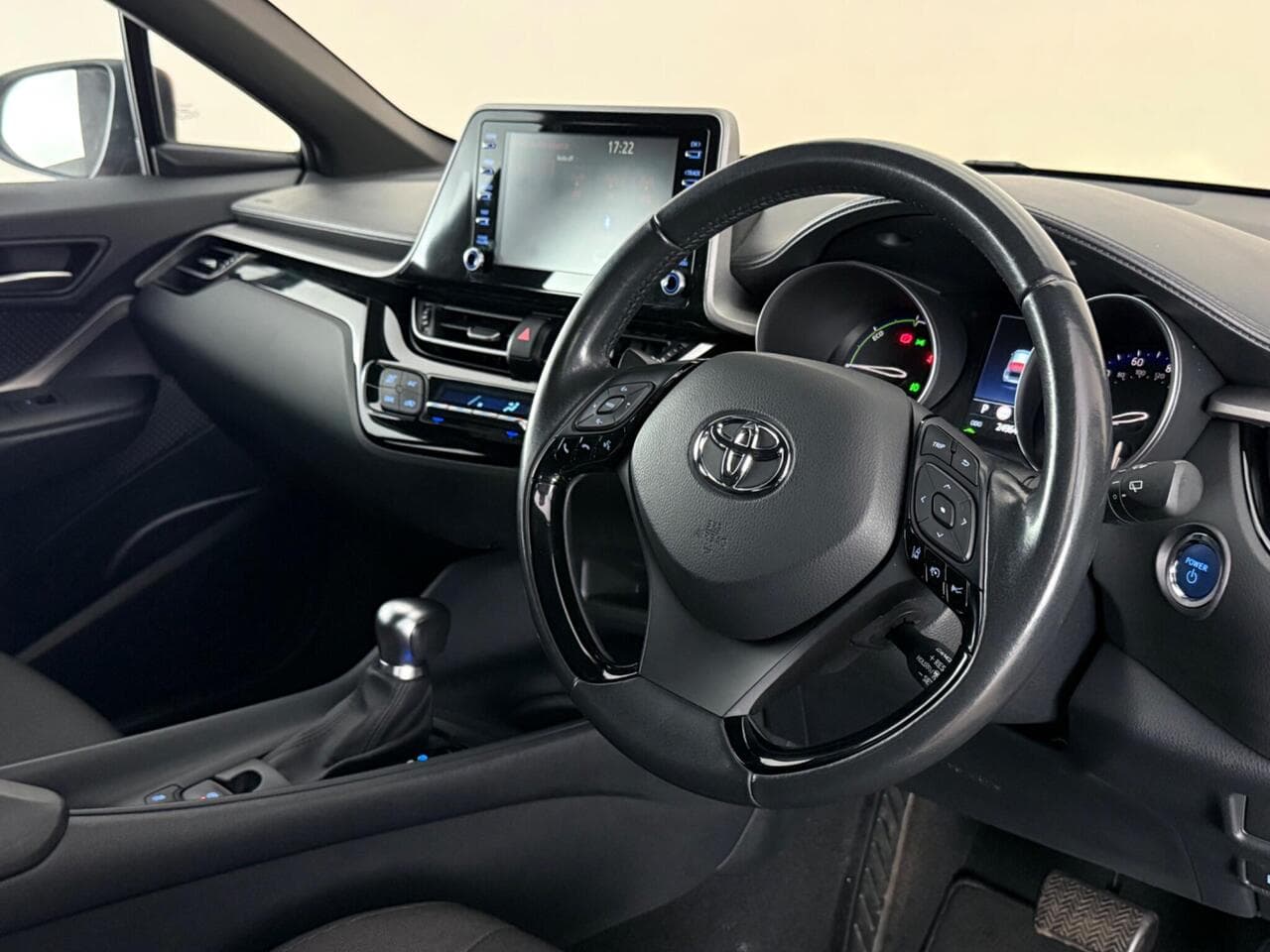 Toyota C-HR thumbnail Interior Front