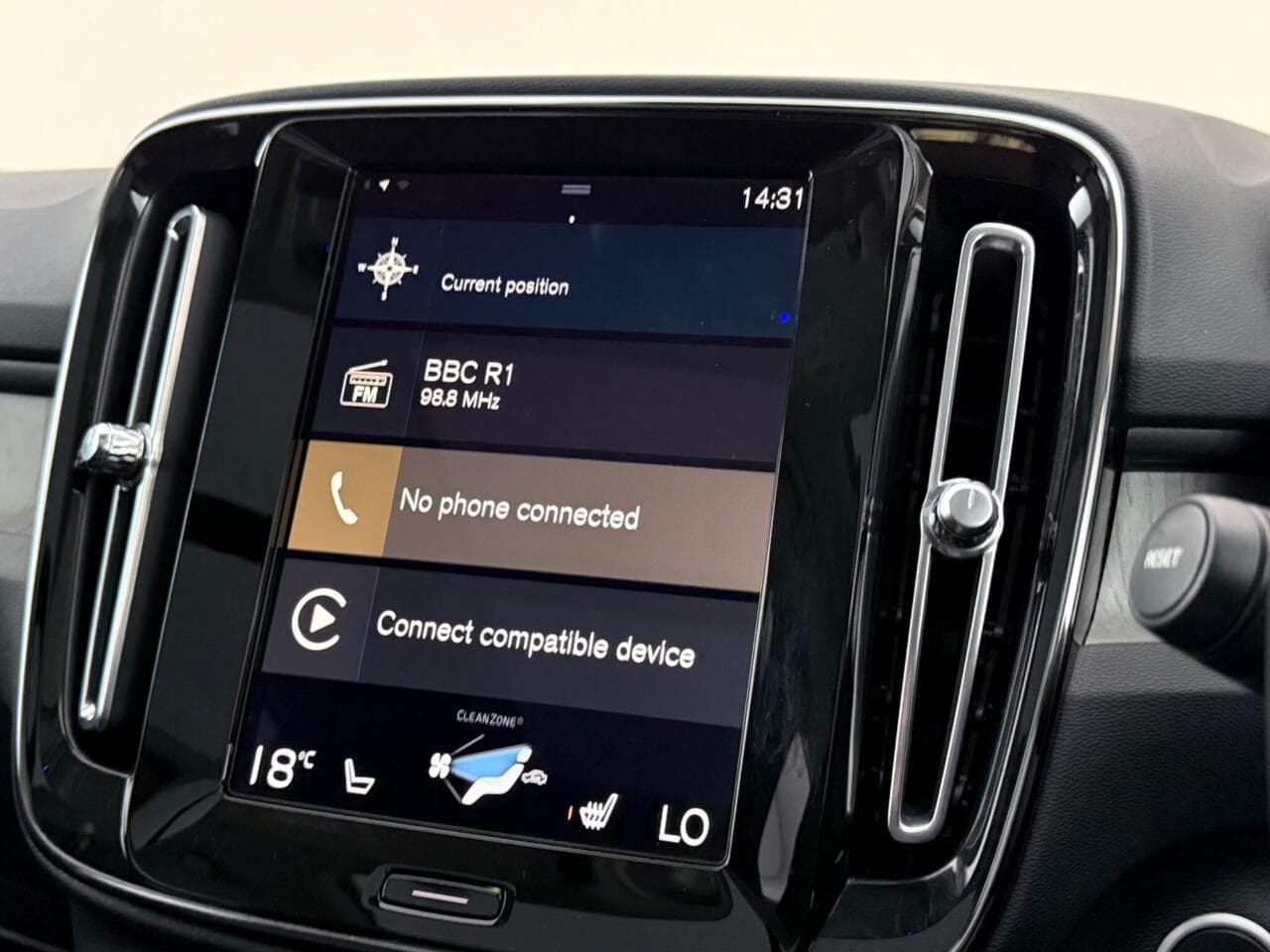 Volvo XC40 thumbnail Infotainment System