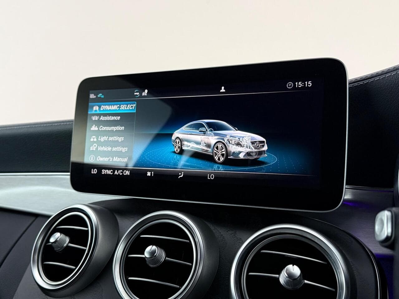 Mercedes-Benz C Class thumbnail Infotainment System
