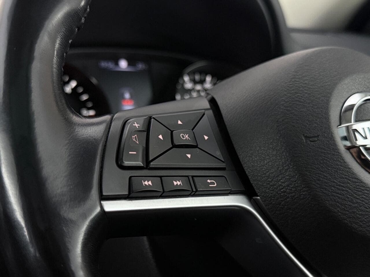 Nissan X-Trail thumbnail Misc Controls