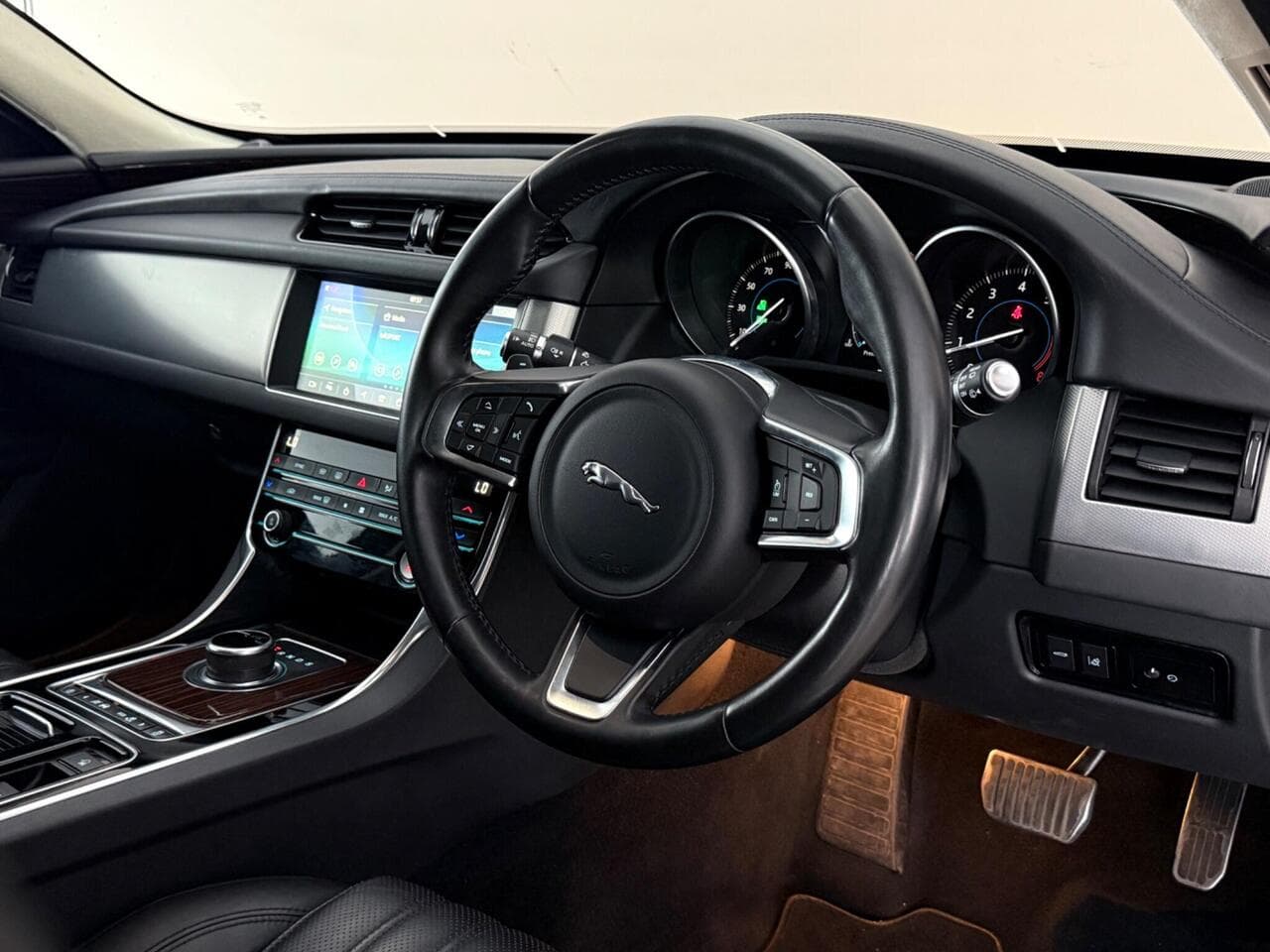 Jaguar XF thumbnail Steering Wheel
