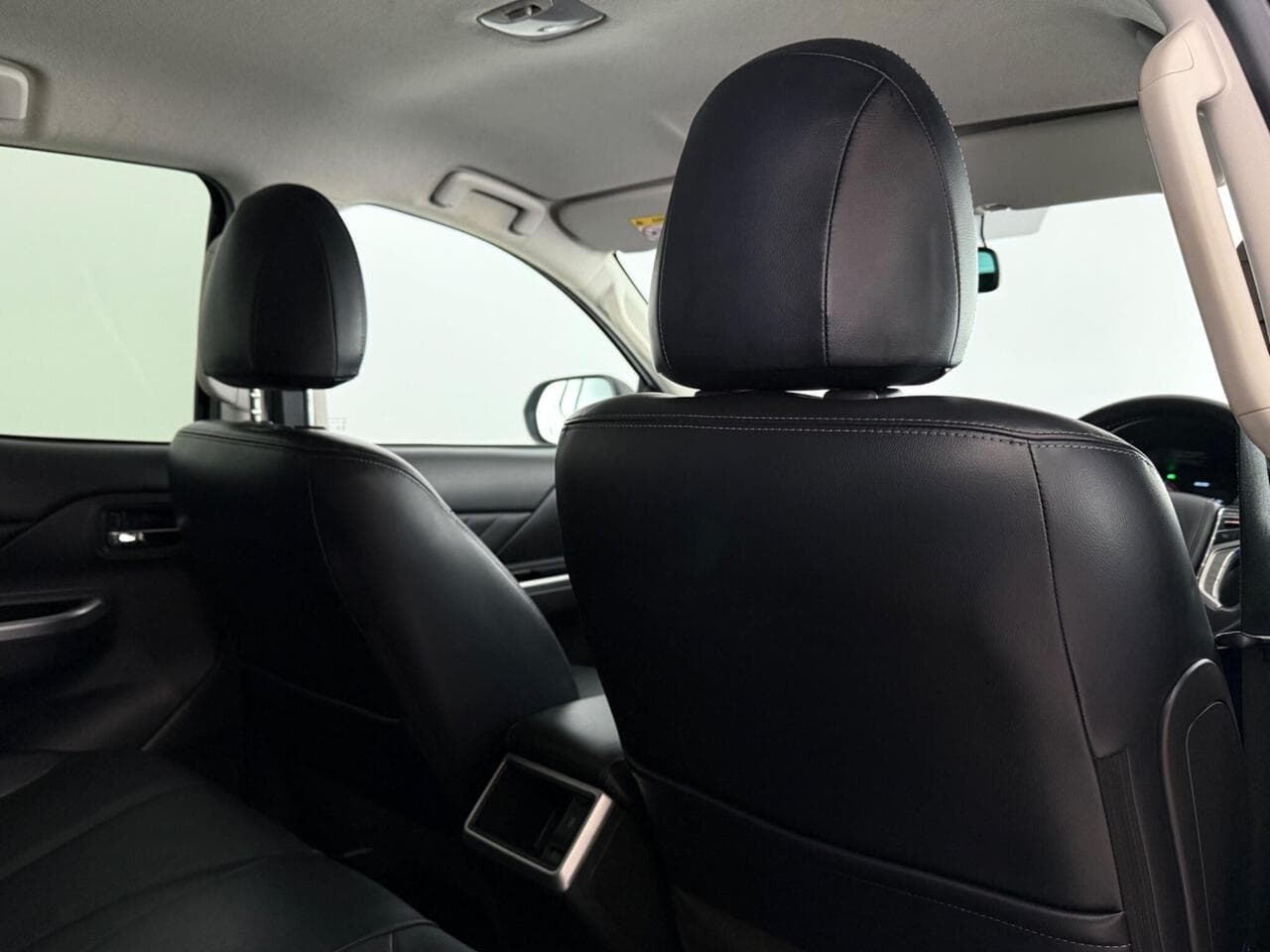 Mitsubishi L200 thumbnail Seat Driver