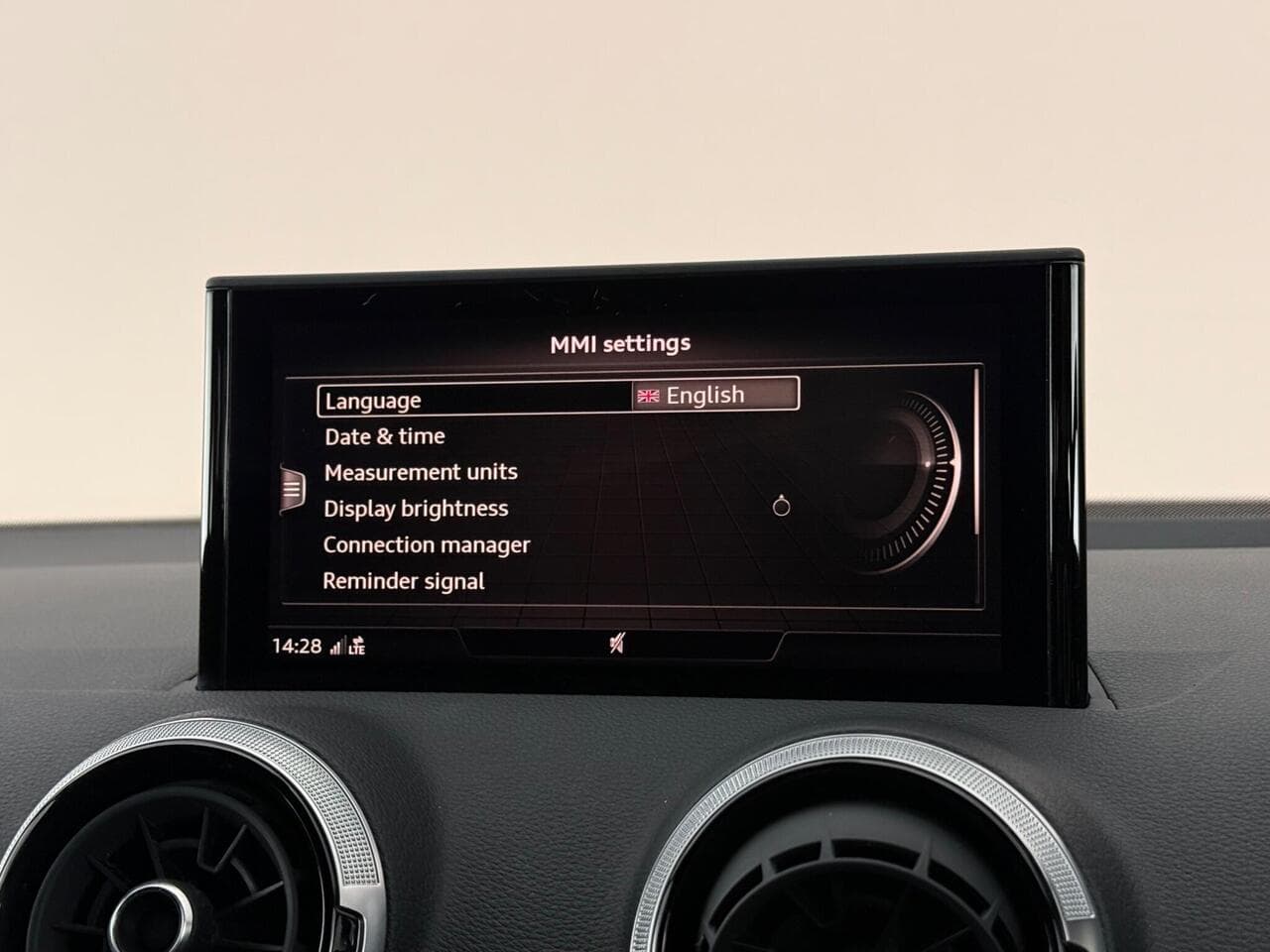 Audi Q2 thumbnail Infotainment System