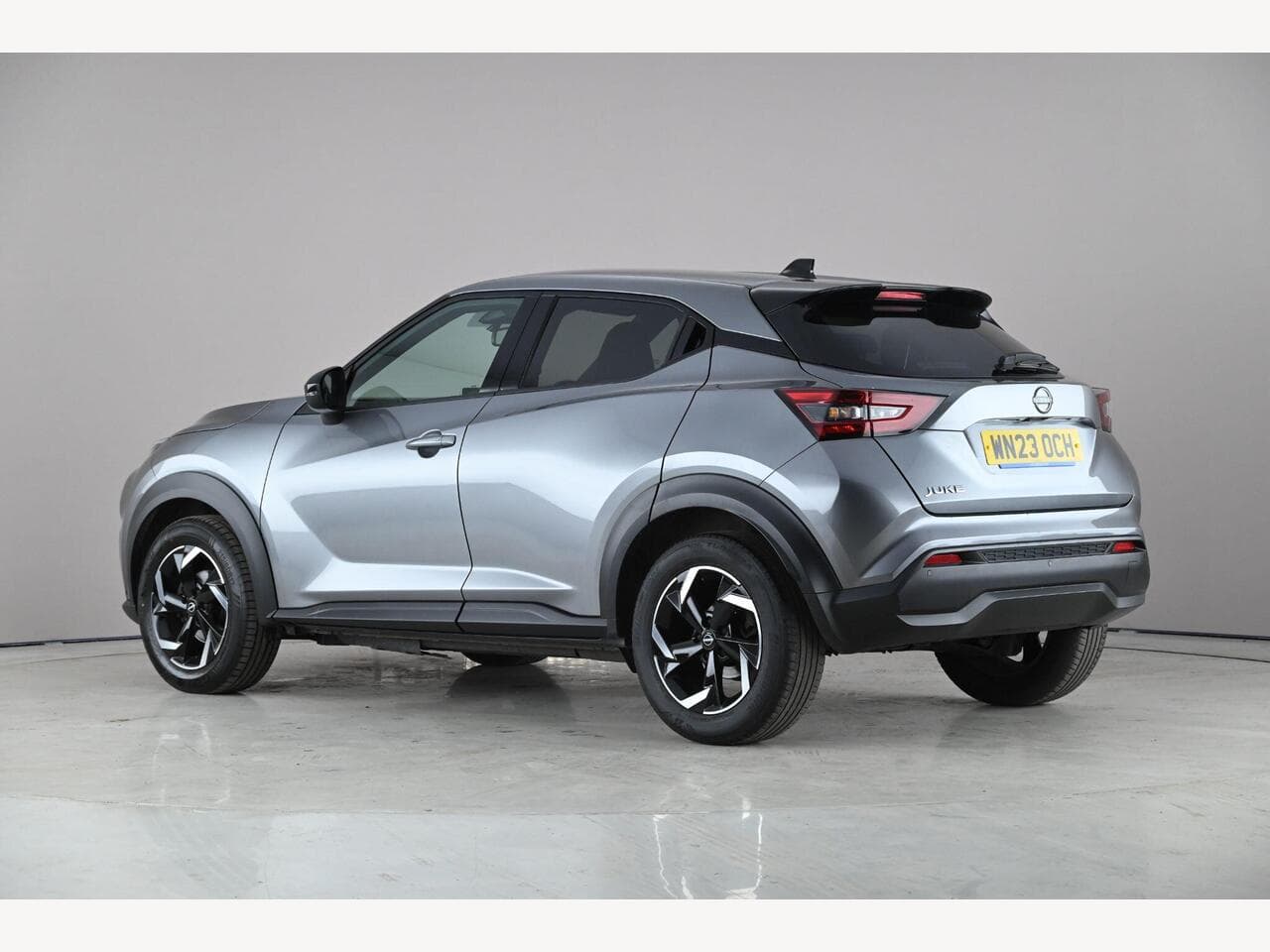 Nissan Juke thumbnail Rear Left