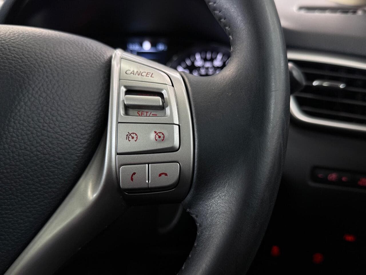 Nissan Qashqai thumbnail Misc Controls