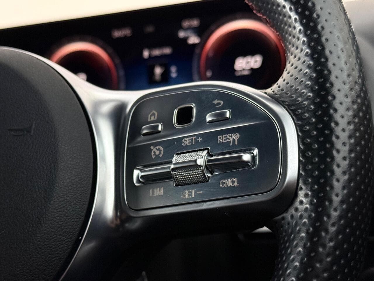 Mercedes-Benz GLA thumbnail Misc Controls