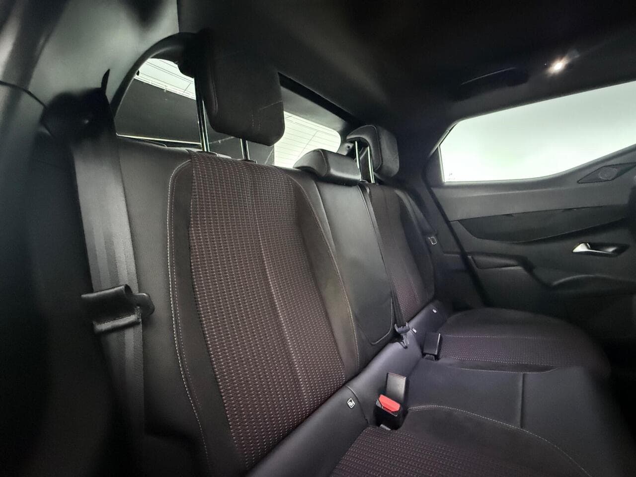DS AUTOMOBILES DS 3 CROSSBACK thumbnail Seats Rear