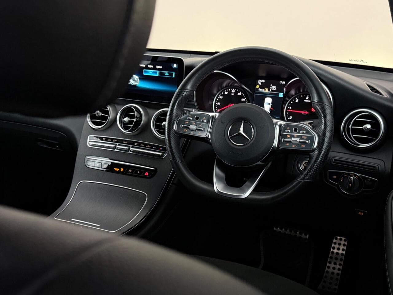 Mercedes-Benz GLC thumbnail Interior Front