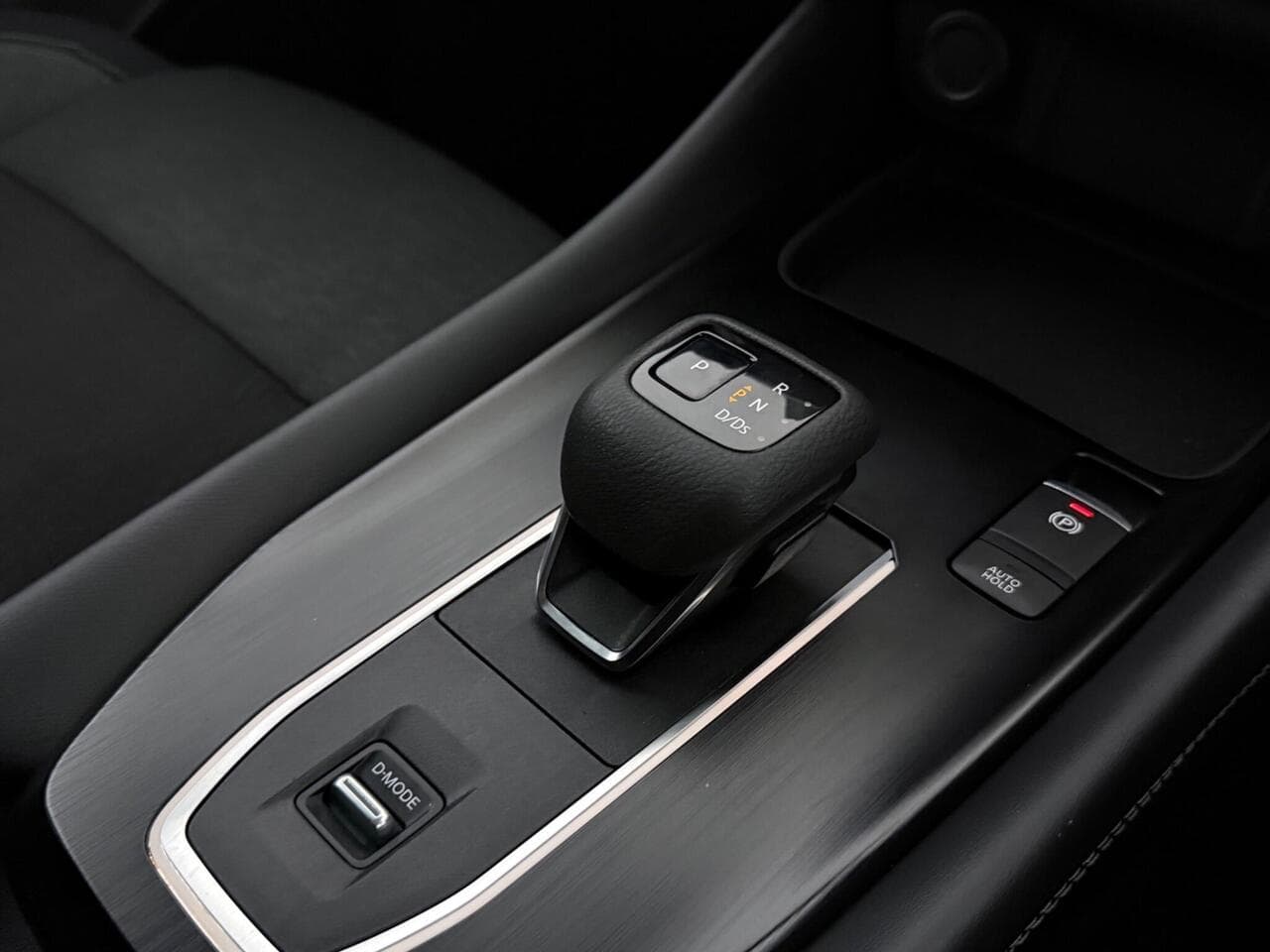 Nissan Qashqai thumbnail Interior Front