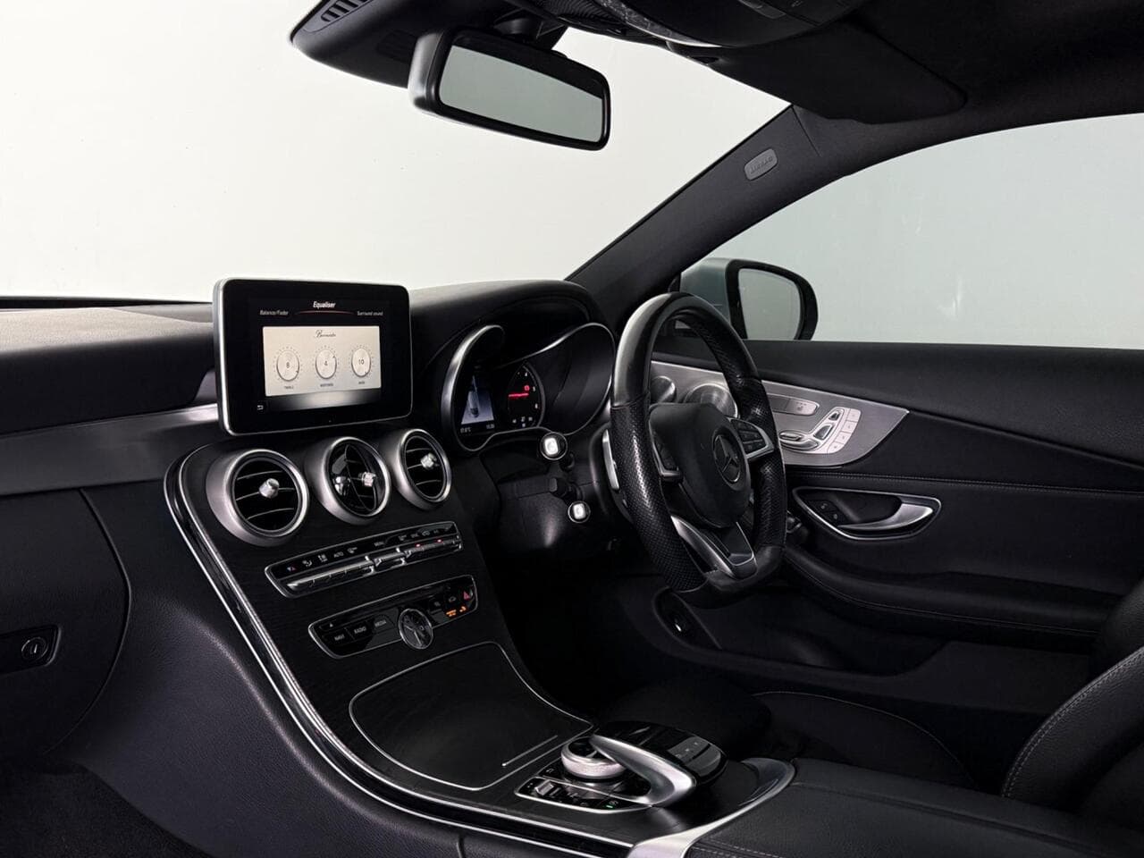 Mercedes-Benz C Class thumbnail Interior Front