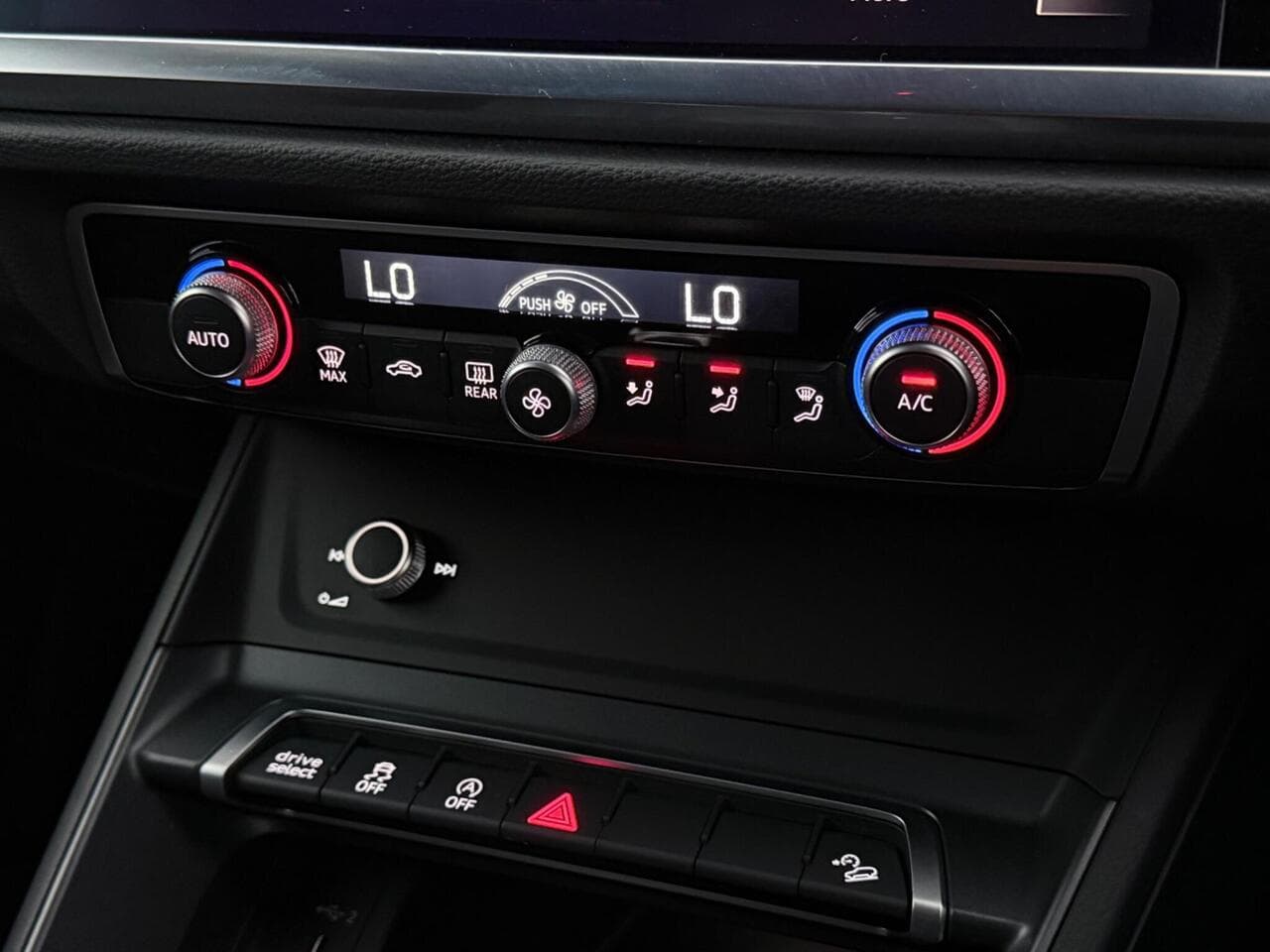 Audi Q3 thumbnail Misc Controls