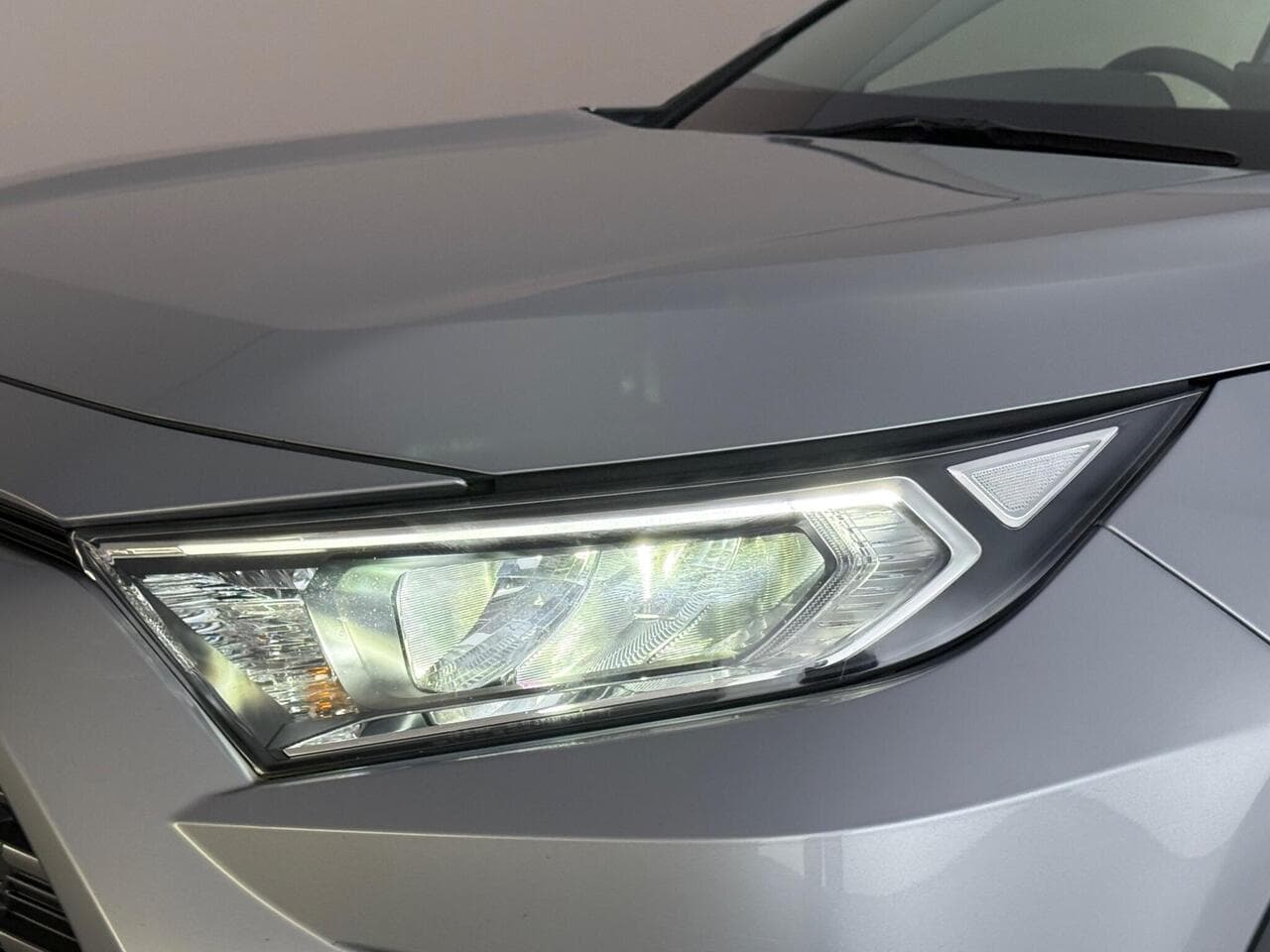 Toyota RAV4 thumbnail Lights Front
