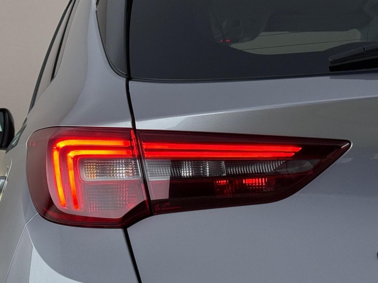 Vauxhall Grandland thumbnail Lights Rear