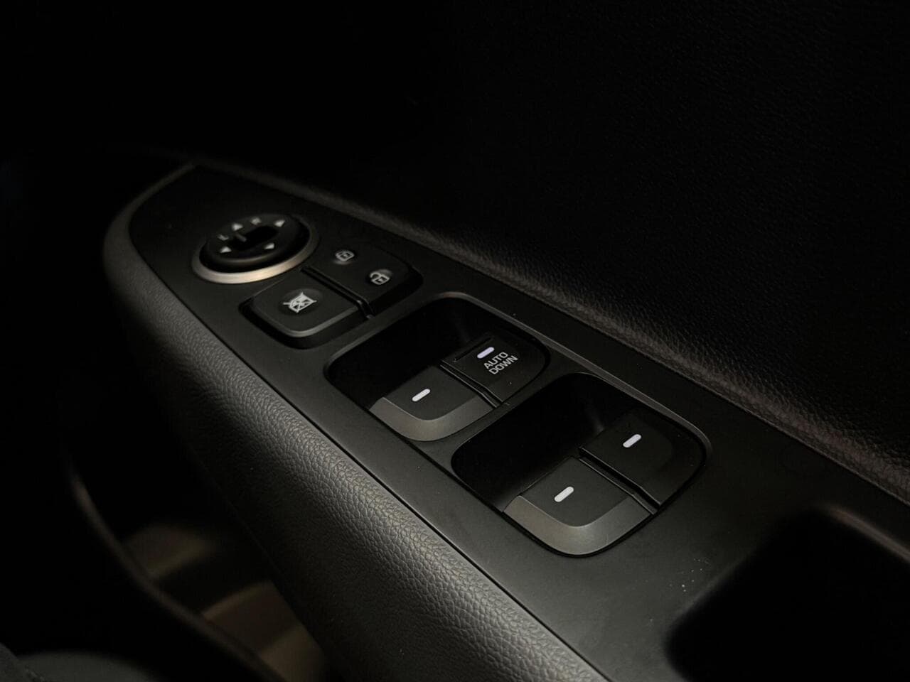 Hyundai i10 thumbnail Misc Controls