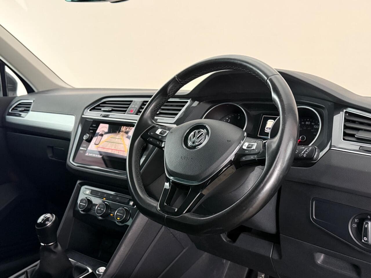 Volkswagen Tiguan thumbnail Interior Front