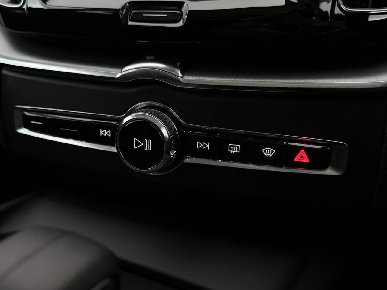 Volvo XC60 thumbnail Misc Controls