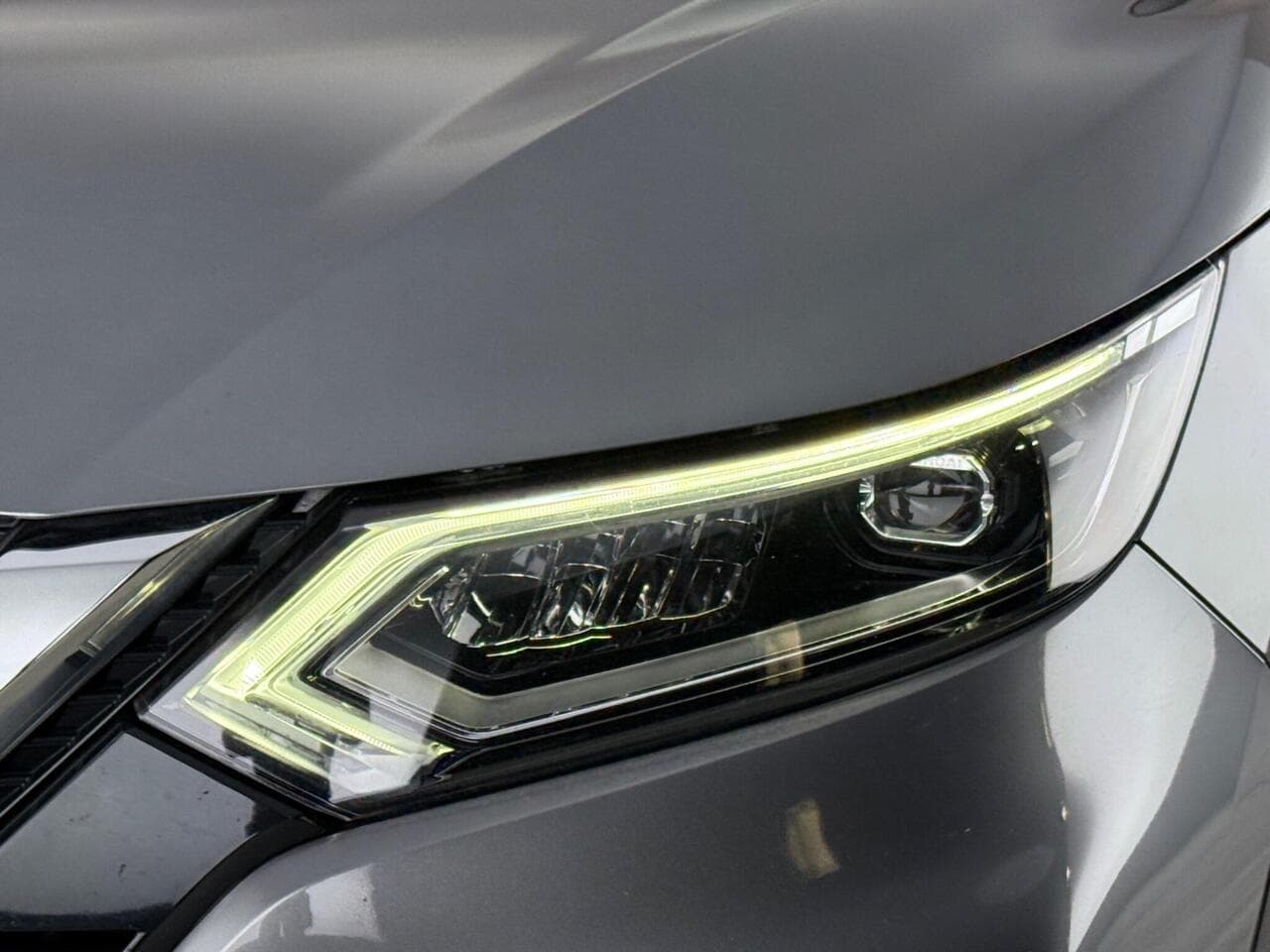 Nissan Qashqai thumbnail Lights Front