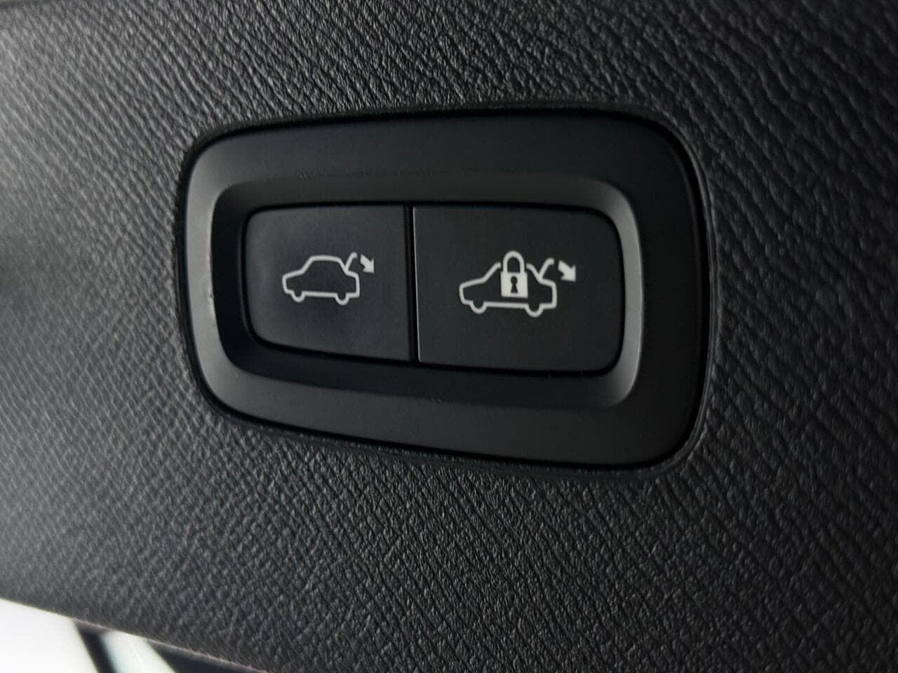 Volvo XC90 thumbnail Misc Controls