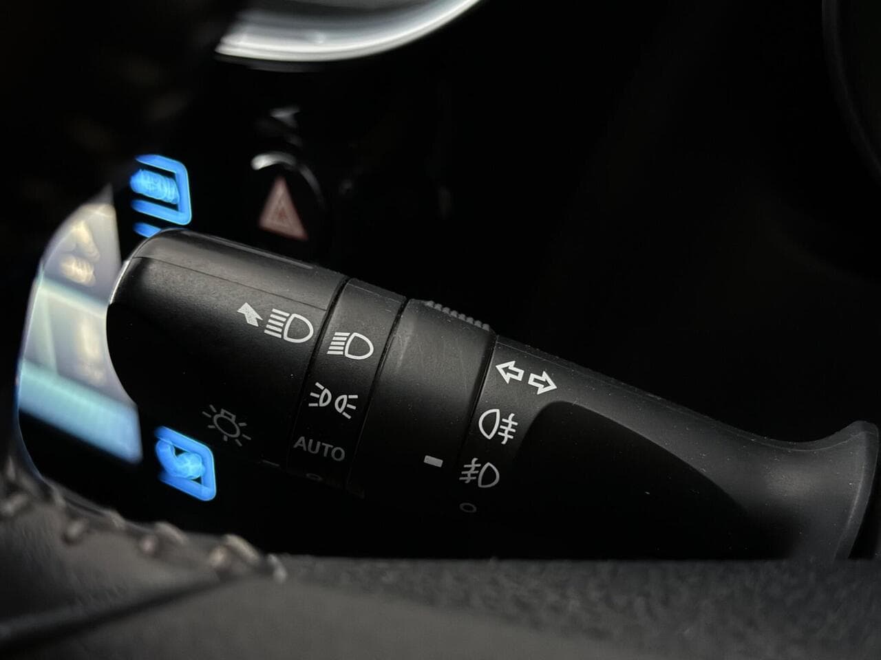 Toyota Auris thumbnail Misc Controls