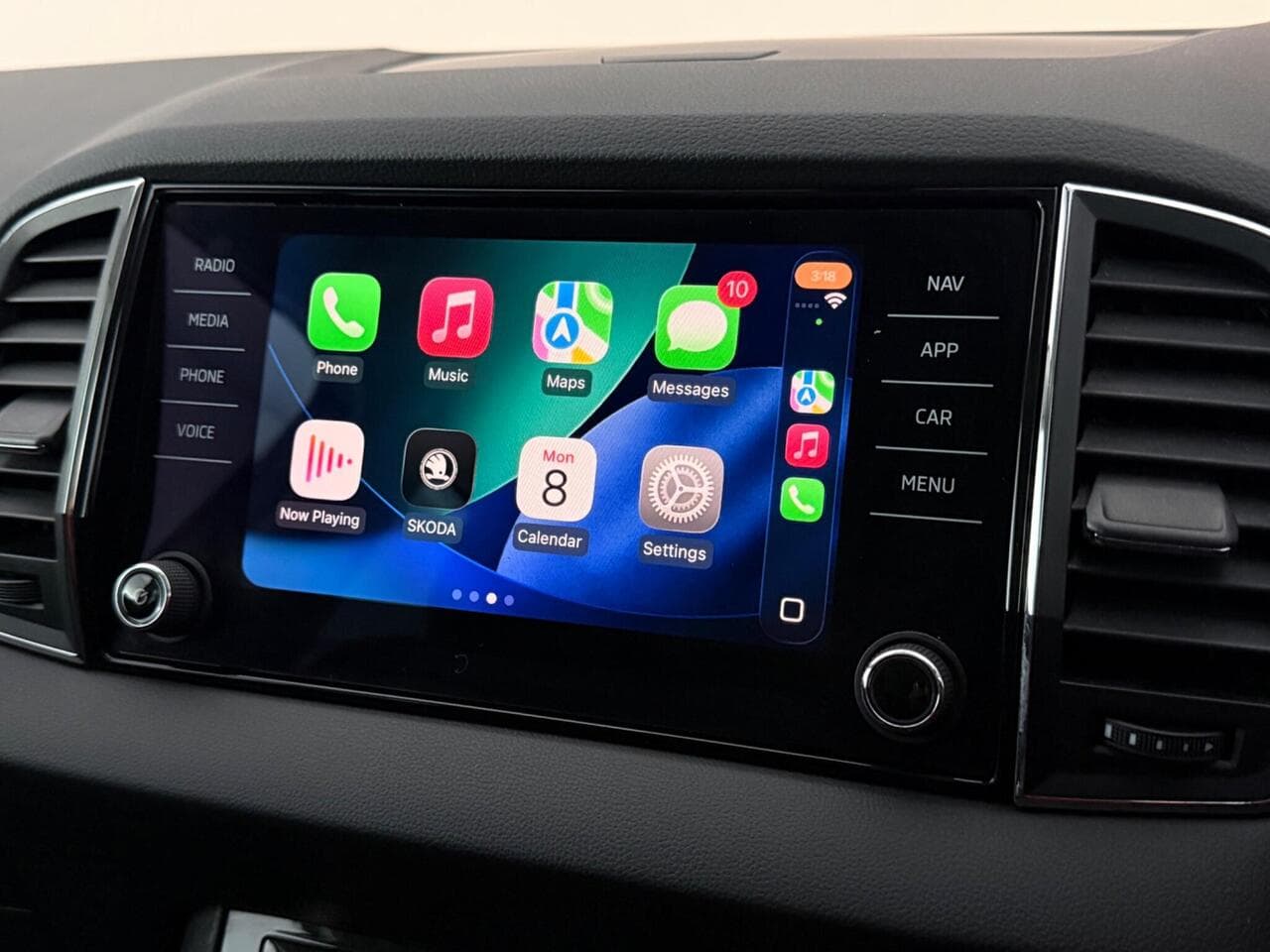 Skoda Karoq thumbnail Infotainment System