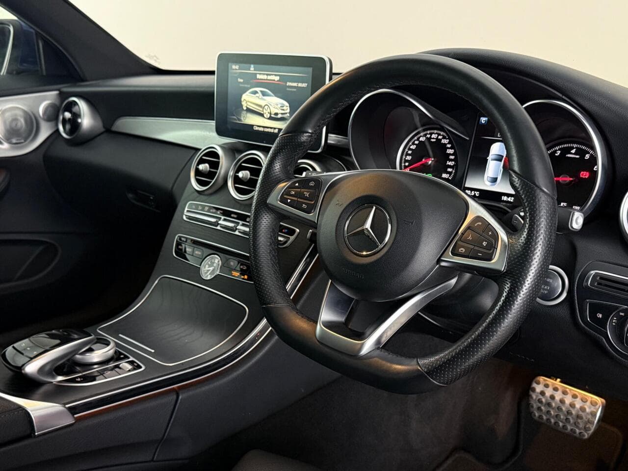 Mercedes-Benz C Class thumbnail Interior Front