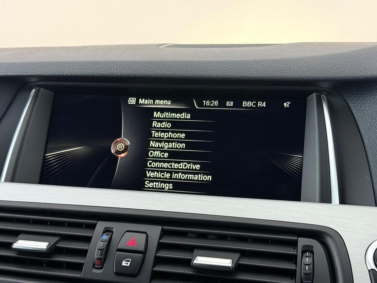 BMW 5 Series thumbnail Infotainment System