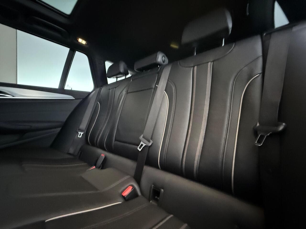 BMW 5 Series thumbnail Seats Rear