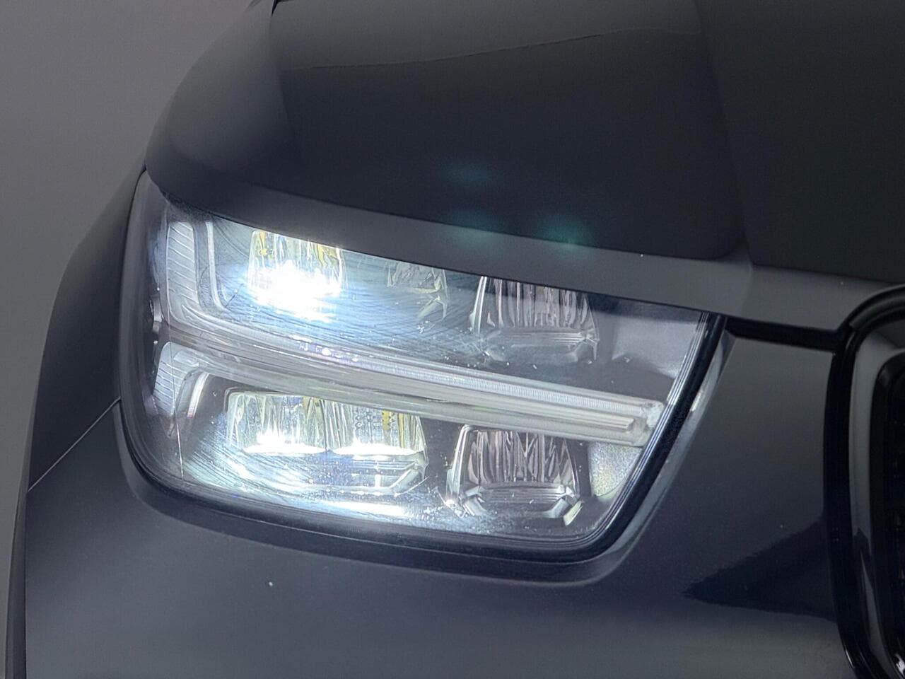 Volvo XC40 thumbnail Lights Front