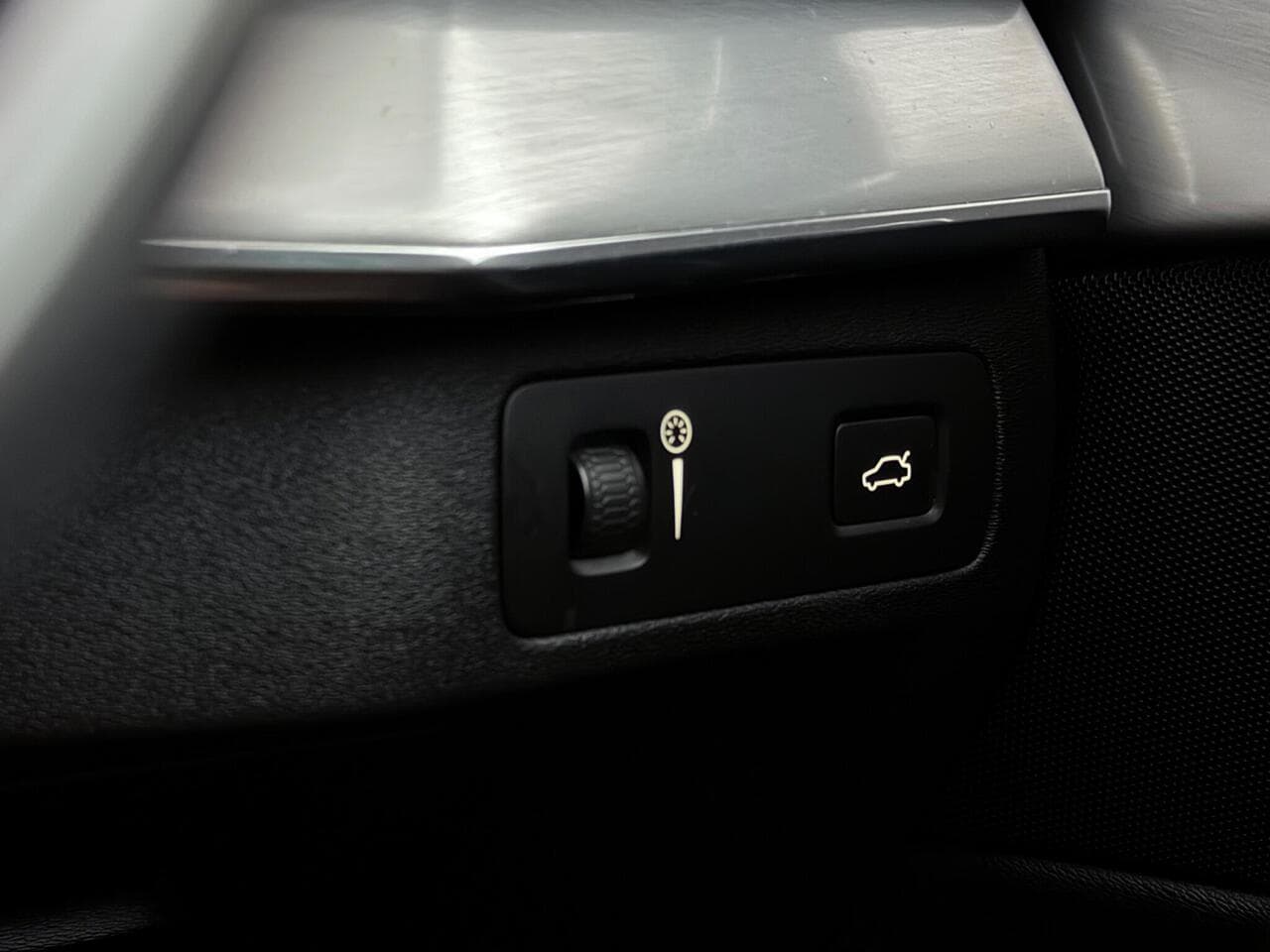 Volvo XC90 thumbnail Misc Controls